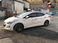 Hyundai Elantra - 2011
