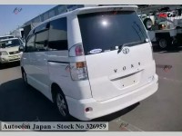 Toyota Voxy - 2004
