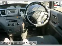 Toyota Voxy - 2004