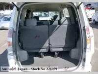 Toyota Voxy - 2004