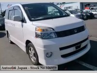 Toyota Voxy - 2004