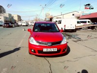 Nissan Versa - 2010