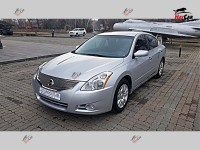 Nissan Altima  - 2011