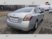 Nissan Altima  - 2011