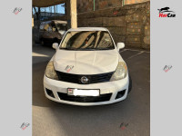 Nissan Versa - 2012